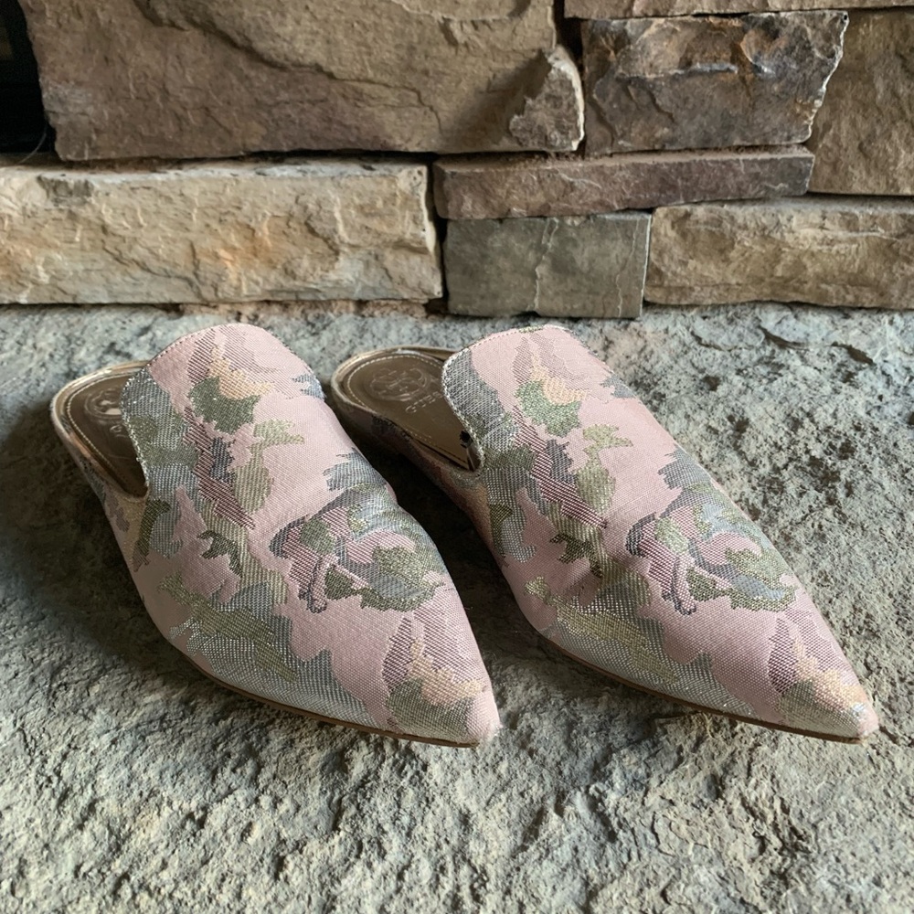 GUESS slide on flats mules